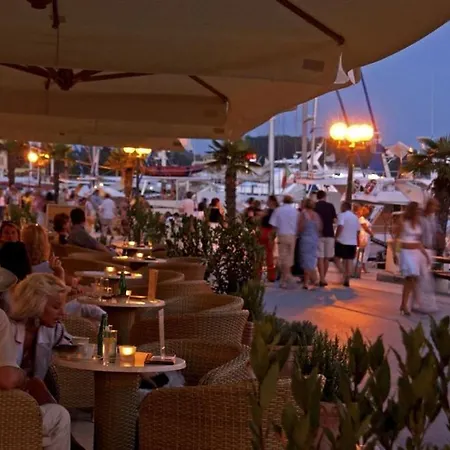 In With Balcony, Air Conditioning, Wifi 4676-6