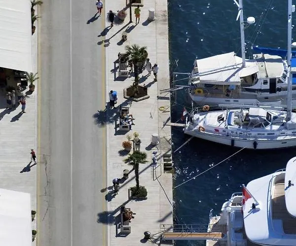 In With Balcony, Air Conditioning, Wifi 4676-6 *